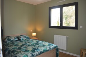 4 bedrooms, iron/ironing board, WiFi - Contemporary house in Vildé guingalan 5 km from Dinan P M R from 2 to 10 people (Vildé-Guingalan)