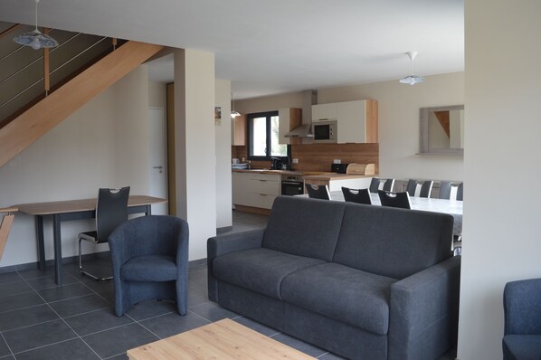Interior - Contemporary house in Vildé guingalan 5 km from Dinan P M R from 2 to 10 people (Vildé-Guingalan)