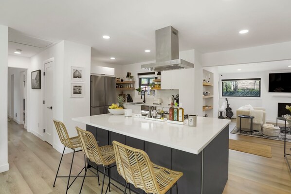 Microwave, oven, dishwasher - Beautiful New Remodel Ranch (Denver)