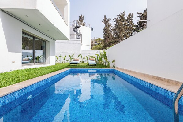 8 piscinas al aire libre