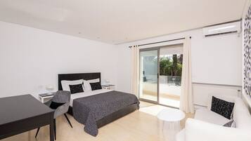 Iron/ironing board, free WiFi