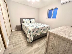 2 habitaciones, tabla de planchar con plancha, wifi y ropa de cama 