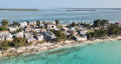 Cozy 2-bedroom apartment in delightful Bimini with WiFi, AC