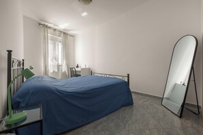 2 bedrooms, iron/ironing board, Internet