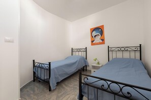 2 chambres, fer et planche à repasser, accès Internet