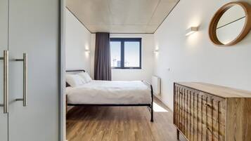 Apartment, 3 Bedrooms | Blackout drapes, iron/ironing board, free WiFi