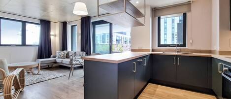 Apartment, 2 Bedrooms | Private kitchen