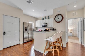 Fridge, microwave, oven, stovetop - Last Minute Disney Getaway! Townhouse with Private Pool. Book Now! #65649 (Orlando)