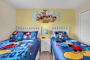 4 bedrooms, iron/ironing board, WiFi, bed sheets - Last Minute Disney Getaway! Private Pool & Themed Bedrooms. Book Now! #65713 (Orlando)