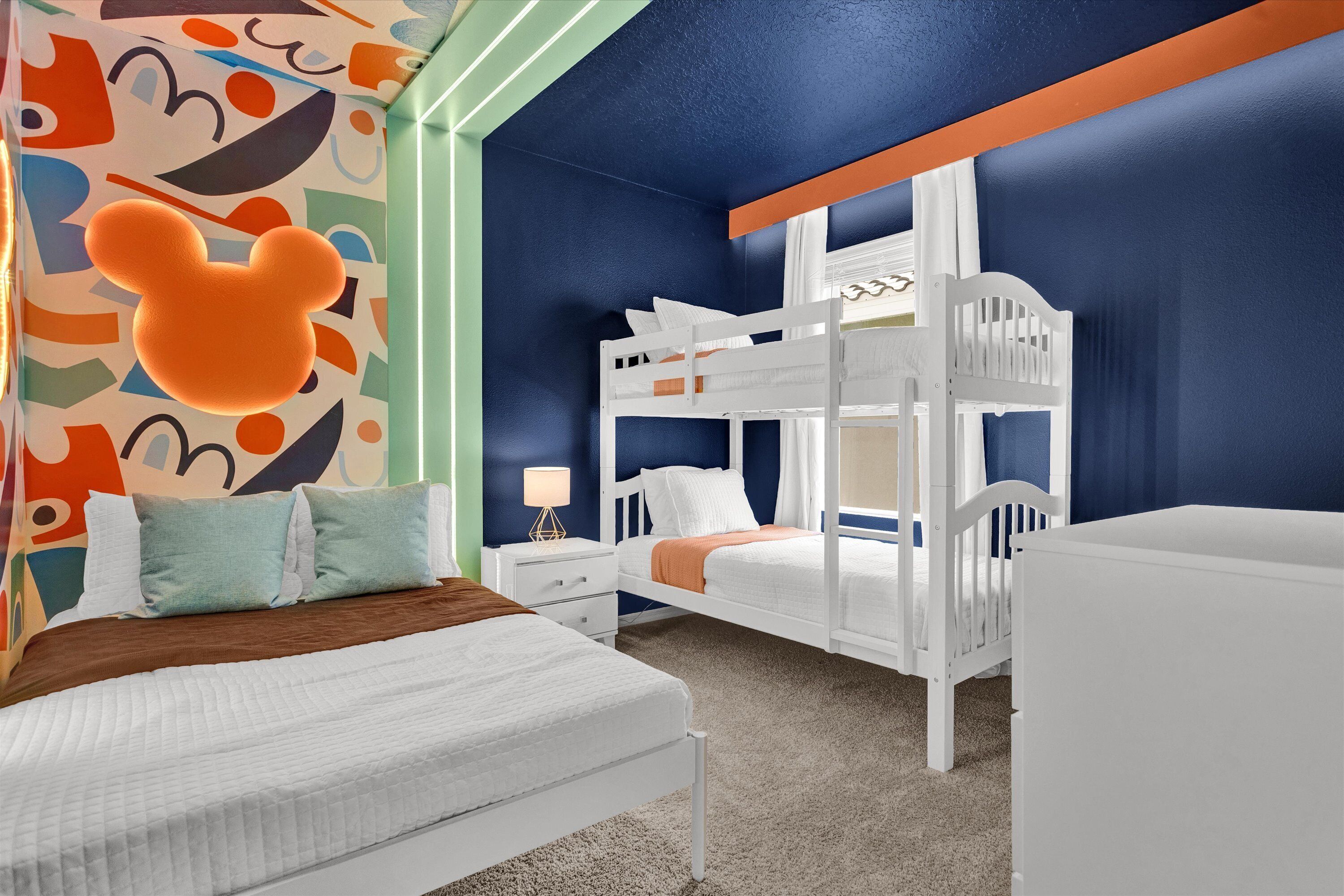 5 habitaciones, tabla de planchar con plancha, wifi y ropa de cama 