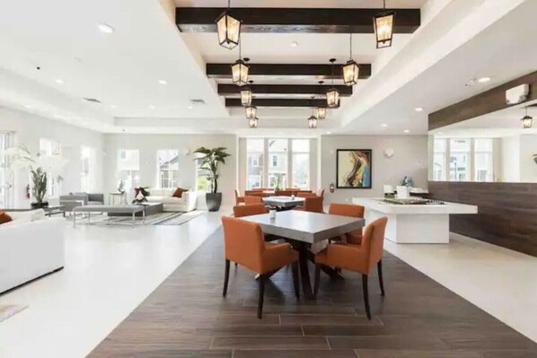 Dining - 5 BD/5BA Themed House Near Disney (Kissimmee)