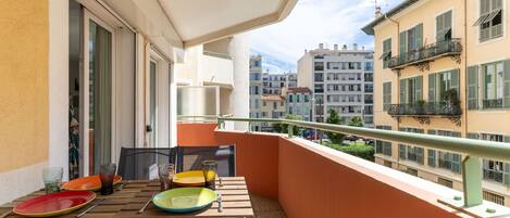 屋外ダイニングエリア