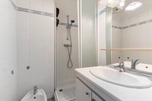 Shower, towels - Happyfew Palais des arts (Nice)