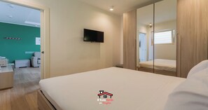 1 habitación, caja de seguridad en la habitación y escritorio