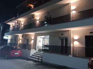 Front of property - Nioplias Luxury Apartments Pefkohori (Kassandra)