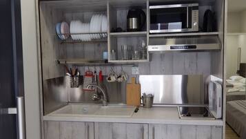 Fjölskylduherbergi fyrir fjóra - 1 svefnherbergi | Einkaeldhús | Míní-ísskápur, örbylgjuofn, pottar/pönnur/diskar/hnífapör