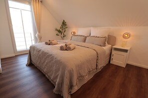 2 bedrooms, travel cot, free WiFi, bed sheets