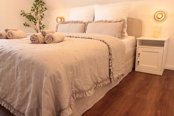 2 bedrooms, travel crib, free WiFi, bed sheets