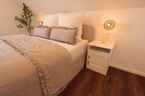 2 bedrooms, travel crib, free WiFi, bed sheets