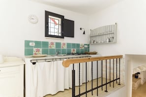 Basic Condo | Private kitchen