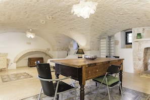Basic Condo | Dining room