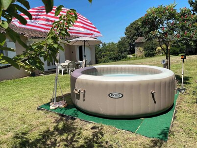 Pretty house in the countryside with Jacuzzi and swimming pool