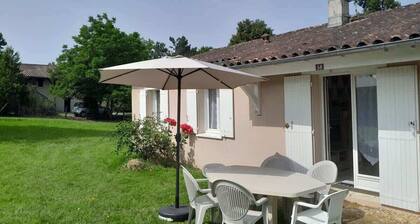 Pretty house in the countryside with swimming pool