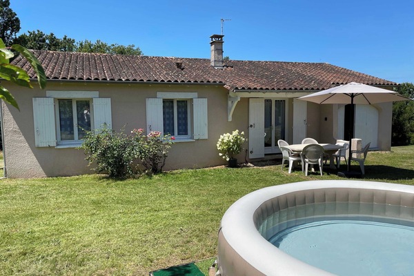 Front of house with Jacuzzi