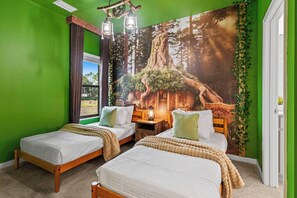 5 bedrooms, travel cot, WiFi, bed sheets