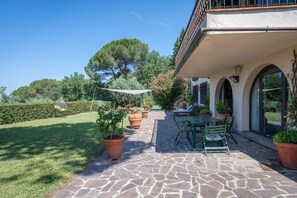 Outdoor dining - Chianti Hills Apartment, Pool, Ac (Romola)
