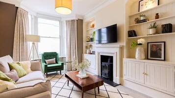 House (2 Bedrooms) | Living area | 37-inch TV with cable channels