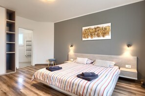 4 slaapkamers, een bureau, gratis wifi, beddengoed