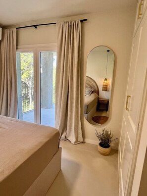 4 slaapkamers, een strijkplank/strijkijzer, reisbedje, wifi