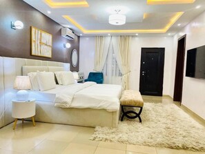 Executive Apartment | 1 bedroom, in-room safe, soundproofing, free WiFi - Premium Luxury Apartment by Smart Home (Lekki)