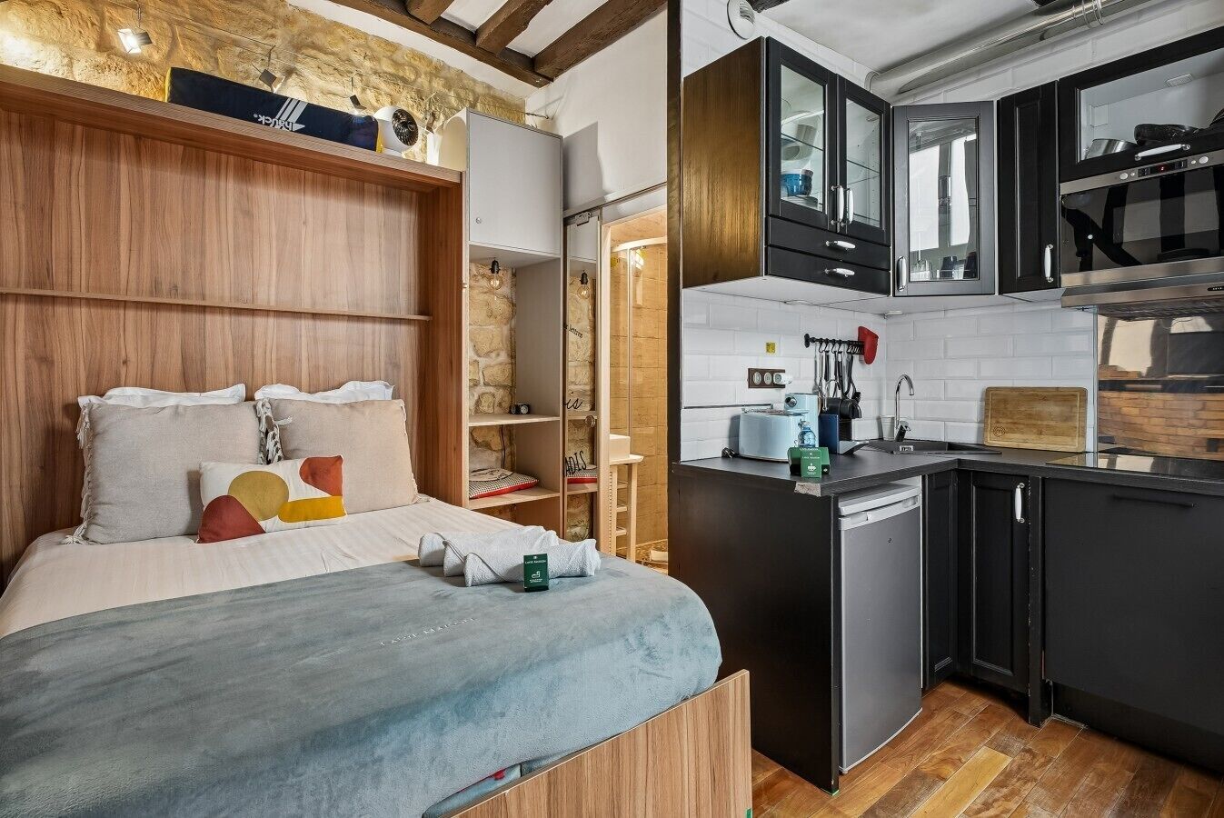 1 slaapkamer, een strijkplank/strijkijzer, wifi, beddengoed