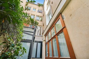Exterior detail - #CuttleStudio @ Paris Le Marais (Paris)