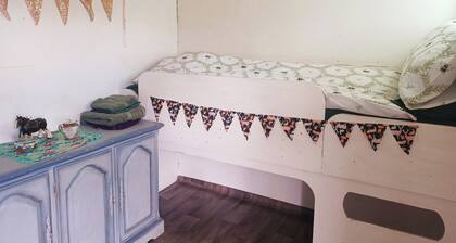 Secluded Converted Horsebox Retreat in Welcombe