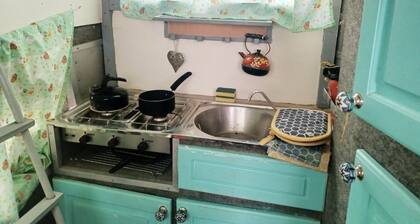 Secluded Converted Horsebox Retreat in Welcombe