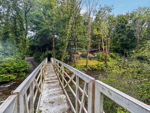 Property grounds - The Squirrels Drey C32 - UK45927 (Machynlleth)