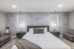 6 habitaciones, escritorio y tabla de planchar con plancha