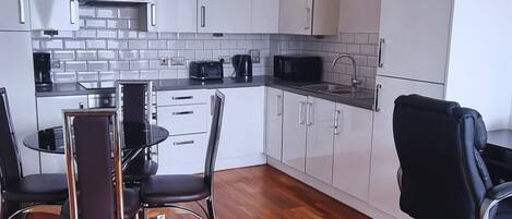 アパートメント | 専用キッチン | 冷蔵庫、電子レンジ、オーブン、コンロ