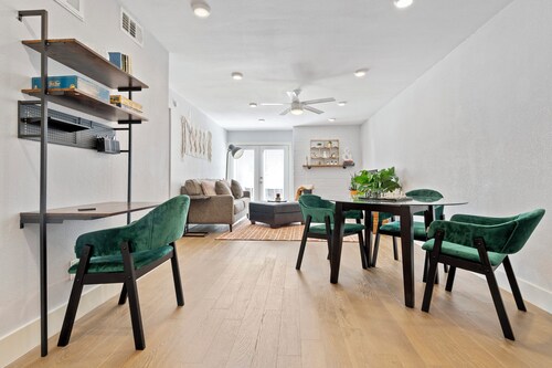 Cozy 2-bedroom condo with AC and WiFi in lovely Austin