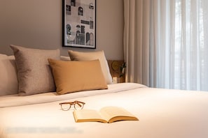 Appartement Romantique | Bureau, espace de travail pour ordinateur portable, rideaux occultants