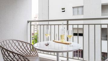 Romantic Apartment | Outdoor dining