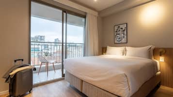 1 habitación, escritorio y espacio para trabajar con laptop