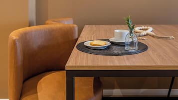 Premier Apartment | Dining