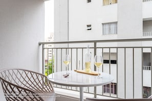 Romantic Apartment | Outdoor dining