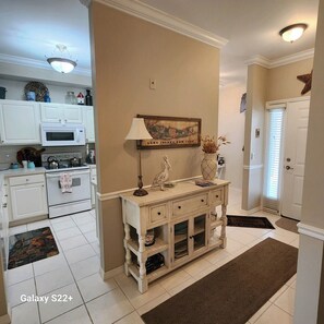 Private kitchen - Beautiful, cozy 2BR, first-floor condo in Legends Golf & Country Club Ft. Myers (Fort Myers)