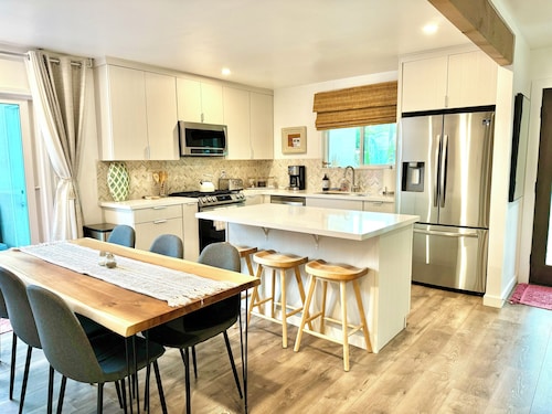 Flamingo Oasis - Next to the Atascadero lake/park/zoo!