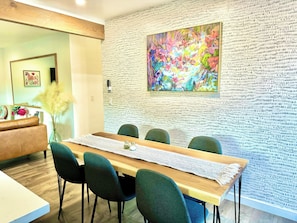 Dining - Flamingo Oasis - Next to the Atascadero lake/park/zoo! (Atascadero)